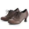 Novos Saltos Altos Femininos de Renda com Cadarço Floral e Decote Profundo, Estilo Europeu e Americano, Disponíveis nos Tamanhos 32-50