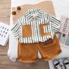 Hermoso traje de camisa de manga corta con rayas verticales 2024, nueva ropa infantil transfronteriza, venta al por mayor, conjunto de dos piezas fino y transpirable para niños