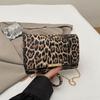 Otoño e invierno súper popular bolso estampado de leopardo pequeño para mujer 2024 nuevo moda todo combina cadena bandolera popular bolso cuadrado pequeño