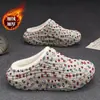 Pantuflas de felpa impermeables con estampado floral, nuevo estilo de invierno para mujer, para uso en interiores en casa, antideslizantes, forradas de felpa para abrigar, adecuadas tanto para interiores como para exteriores, zapatos de algodón para otoño e invierno