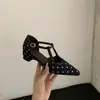Primeiro Encontro com os Novos Sapatos Mary Jane Brancos com Bolinhas para Verão 2026 para Mulheres, Apresentando Bico Fino e Adequados para Combinar com Vestidos