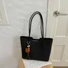Bolso grande de mujer retro transfronterizo 2026 nuevo bolso tote de versión coreana de moda ligero para hombro para el día a día
