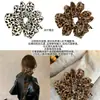 Goma para el pelo Scrunchie de Tela con Estampado de Leopardo Dulce y Fresco Coreana para Mujer 2025 Nuevo Elegante Estilo Francés Colita de Caballo Accesorio para el Cabello para Mujer
