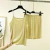 Nuevo modelo de verano conjunto de dos piezas de seda ECO color liso sin mangas, camisola y shorts para mujer, conjunto ligero para casa, pijama