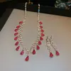 Conjunto de Brincos Quadrados Cravejados de Diamante e Colar de Duas Peças, Fashion, Leve, Colar Luxuoso e de Alta Qualidade, Conjunto de Joias Elegante e Versátil