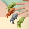 Llavero de Juguete de Dinosaurio Mini Muerde-dedos Transfronterizo Articulaciones Móviles Modelo de Dinosaurio Tyrannosaurus Adornos Regalo Venta al por Mayor