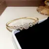 Pulsera con Letra Abierta Chapada en Oro Real Incrustada de Diamantes, Pulsera Versátil de Nicho, Nuevo Modelo 2026, Joyería de Lujo Ligero de Gama Alta para Mujeres