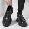 2026 Nuevos Mocasines de Suela Gruesa para Aumentar Altura de Cabeza Grande para Hombre Charol Brillante Casual Tacón Grueso Peinado Artista Zapatos de Moda