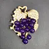 Broche de Uva em Pedra Shoushan de Personalidade Exagerada Broche Criativo de Fruta Flor de Cristal Broche Colar Uso Duplo Pinos de Desfile de Moda Feminino