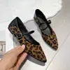 Sapatos de Salto Interno Bico Fino para Trabalho e Dia a Dia Sapatos de Salto Baixo com Bico Fino Estilo Francês Retro Sapatos de Salto Único Elegantes e Versáteis Sapatos Mary Jane de Uma Tira para Mulheres
