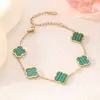 Conjunto de tres piezas de moda de acero de titanio con trébol de cuatro hojas (pulsera, collar y pendientes), venta caliente transfronteriza, joyería de flor de trébol de la suerte al por mayor