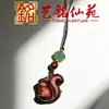Cadeia de Telefone Esquilo Comendo Nozes de Sândalo Verde Yiming Xianyuan Escultura em Jacarandá Animal de Desenho Animado Pingente Decoração de Bolsa