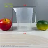 Taza medidora de plástico de gran capacidad cuidadosamente seleccionada con tapa y escala, herramienta de prueba específica de laboratorio resistente al calor de grado alimenticio