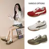 Zapatillas versátiles, estilo urbano, zapatillas blancas para mujer, nueva colección de otoño, estilo coreano, modernas para estudiantes, casuales y deportivas, diseño de bloques de color, ligeras