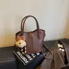 Bolsa de balde transfronteiriça, estilo descontraído, uma bolsa transversal moderna e fashion para mulheres, apresentando um design simples de cor sólida, e pode ser carregada como bolsa de mão ou bolsa de ombro