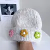 Gorro de Lana de Moda con Parche de Flor Dulce para Mujer Invierno Nuevo Versátil Casual de Punto para Mantener Alejado el Frío y Caliente Gorro Pullover