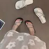 Sandalias de playa planas populares de verano para exteriores con pedrería, chanclas elegantes y versátiles de estilo coreano para mujer