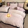 Juego de cuatro piezas de terciopelo de leche tallado, sábana bajera de forro polar coral engrosada, funda de edredón suave, sábana ajustable y juego de ropa de cama de tres piezas