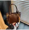 Bolso Pequeño Retro Color Marrón Maillard para Mujer 2025 Otoño Popular Diario de Aspecto Atractivo Moda Bolso Mensajero Bolso Cubo