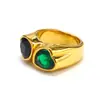 Diseño de nicho ins europeo y americano lujo ligero anillo de titanio y acero con gema en forma de corazón moda femenina corazón anillo de oro de 18 quilates al por mayor