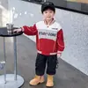 Roupa de Outono para Meninos 2026 Novo Estilo Legal e Bonito Jaqueta de Baseball Infantil Estilo Coreano Versátil Roupas de Primavera e Outono para Meninos