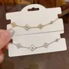 Pulsera de Flor de Cuatro Hojas Elegante y de Moda Estilo Coreano con Microincrustaciones de Circonita para el Viaje Diario, Joyería Versátil y de Alta Gama al por Mayor