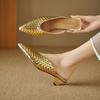 Zapatillas Mule de Tacón Medio con Punta Tejida Dorada de Estilo Francés para Mujer, Zapatillas de Exterior de Nicho Ultramodernas de Verano con Punta Cerrada