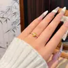 Anel minimalista de gota d'água com diamante amarelo, de alta qualidade, luxo leve, estiloso e versátil, anel de diamante amarelo