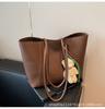 Bolso Tote Transfronterizo para Mujer Otoño e Invierno Nuevo Gran Capacidad para Ir al Trabajo Bolso de Hombro Retro Simple Lujo Ligero Portátil Tipo Cubo