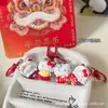 Llavero Nuevo Año Dibujo Animado Lindo Kt con Símbolo de Dinero de la Suerte, Gato de la Bendición Colgante Rojo, Accesorio de Regalo de Año Nuevo