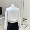 Tricô Off-White com Laço e Mangas Longas, Adequado para Primavera, Verão e Outono, Feito de Fio Fresco e Respirável