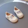 Sapatos de bebê para andar menina sapatos de princesa para bebê outono 2025 sapatos simples para meninas crianças de 1 a 3 anos sapatos pequenos de couro de sola macia