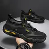 Nuevos zapatos casuales de malla transpirable para hombre para verano, ligeros, slip-on para exteriores, huecos, deportivos casuales, modernos, para ventas transfronterizas