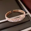 Pulseira Elástica Aberta com Pérolas Incrustadas de Diamante Multicamadas Transfronteiriça, Design de Nicho de Luxo Leve, Pulseira Vintage, Joia de Mão Exquisita e Fashion