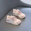 Sapatos Casuais Versáteis da Moda para Meninas 2026 Nova Coleção Primavera/Verão Sapatos Infantis com Solado Macio Confortáveis Estilo Forrest Gump para Crianças Maiores Tênis de Corrida