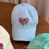 Gorra de Béisbol Bordada con Corazón Artístico para Mujer, Estilo Coreano, Circunferencia de Cabeza Grande, Versátil y a la Moda, Estilo Retro