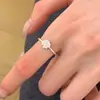 Anel floral doce e fresco, sofisticado para mulheres, estilo ins, fresco e natural, anel aberto versátil para o dedo indicador, moderno