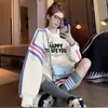 Moletom Feminino Simples de Outono/Inverno com Forro de Lã, Cor Contrastante, Linha Solta, Estilo Ocidental, Estampa de Letras, Top Slim de Comprimento Médio