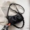 Nueva colección primavera/verano 2026: un bolso de hombro con forma de nube, elegante y versátil, perfecto para llevar debajo del brazo, con un diseño de alta gama y único