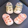 Pantuflas infantiles de EVA para niñas en verano, lindas sandalias de dibujos animados para interiores, antideslizantes, de suela suave, para padres e hijos, niñas y niños