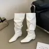 Botas Altas Retro Plissadas Empilhadas 2026 Outono/Inverno Novas Aumento Interno de Altura Bico Quadrado Botas Longas Botas de Cavaleiro