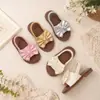 Sandalias elásticas de volantes para niñas, suela suave, antideslizantes, satén, planas, estilo dulce, pantuflas para niños