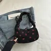 Bolso de axila estilo coreano para mujer, nuevo bolso cuadrado pequeño de fresa lindo de moda primavera 2026, bolso de hombro cruzado casual elegante