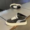 Tênis de cano alto com forro de lã macio para outono e inverno, novos sapatos casuais masculinos da moda, tênis antiderrapantes e combinando com todos os sapatos masculinos