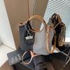 Bolsa de Lona Feminina Grande Capacidade 2025 Nova de Verão Versátil Costura em Cor Contrastante Bolsa Transversal de Alto Padrão Popular Bolsa Saco