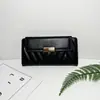 Cartera de Mujer Nueva de Estilo Largo Transfronteriza, Color Sólido Simple, Bordado Vintage de Alta Gama, Cartera de Mujer con 70% de descuento, En Stock para Venta al por Mayor
