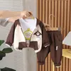 Novo Estilo Jaqueta com Capuz e Zíper para Meninos Pequenos Conjunto de Três Peças: Camiseta Estampada e Calça Casual Fabricante Original Atacado