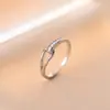 Nuevo Anillo Abierto de Diamante Flash Estilo Francés para Mujer Lujo Ligero Dulce Hueco Gotas de Agua Diario Versátil al Azar Anillo de Dedo Elegante al por Mayor