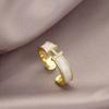 Anillo de Moda 2024 con Letra H Abierta para Mujer con Diamante Completo y Nácar, Diseño Único, Anillo Niche de Lujo Ligero para Dedo Índice