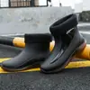 Botas de Chuva de Moda Transfronteiriças Masculinas de Cano Curto Estilo Coreano Versátil Roupa Externa Botas de Chuva Masculinas Antiderrapantes Sapatos de Borracha para Cozinha Impermeáveis Sapatos para Lavar Carro